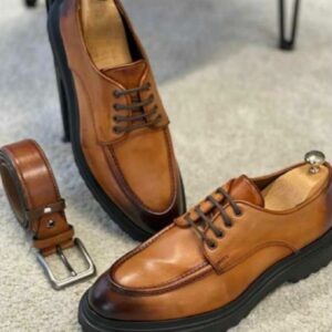 Classic lace-up oxford