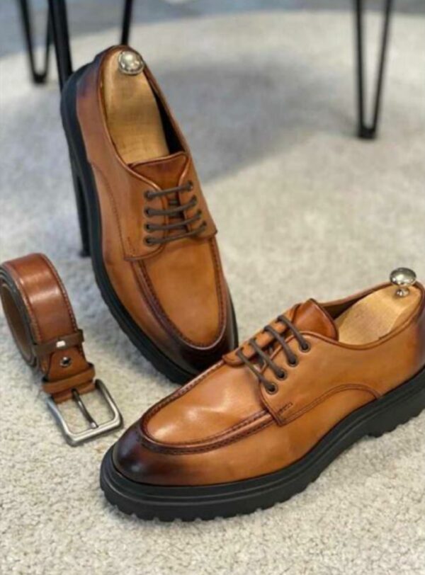 Classic lace-up oxford